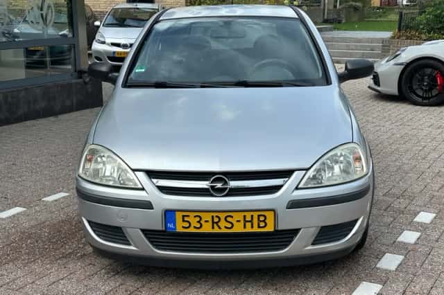 Opel Corsa (2005) thumbnail 3
