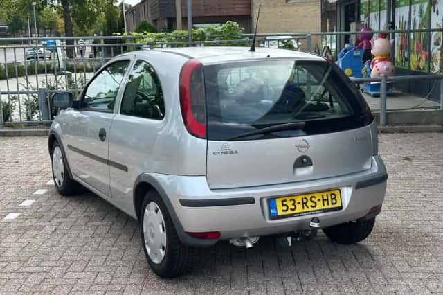 Opel Corsa (2005) thumbnail 4