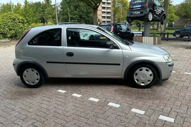 Opel Corsa (2005) thumbnail 6