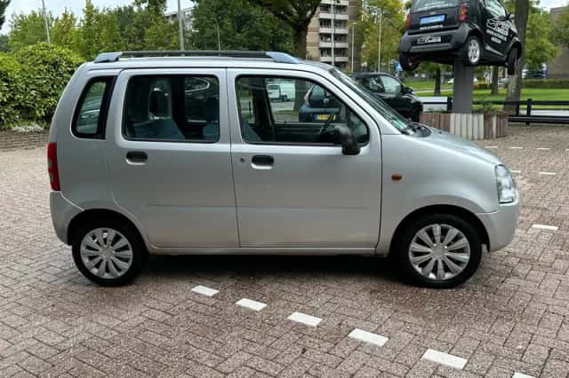 Suzuki Wagon R+ (2003) thumbnail 4