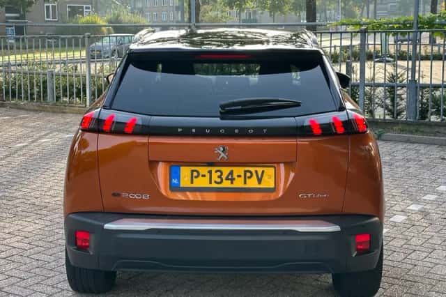 Peugeot e-2008 (2020) thumbnail 4