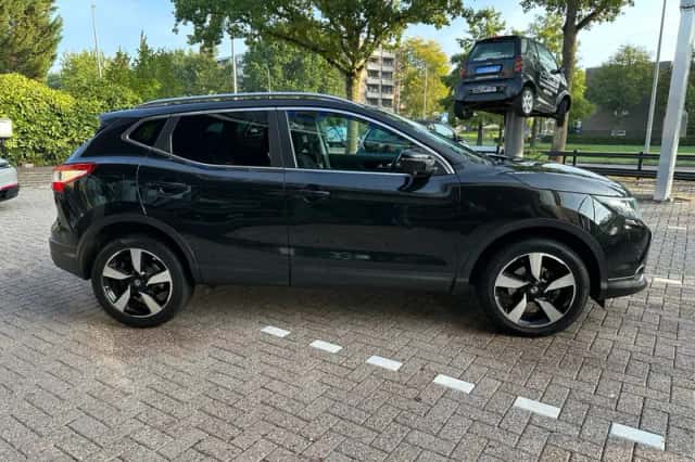 Nissan Qashqai (2017) thumbnail 4