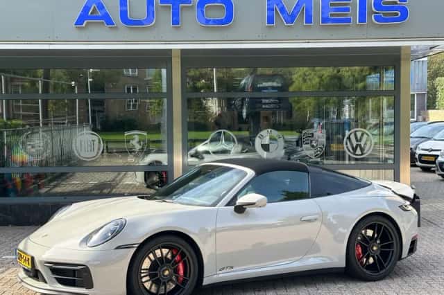 Porsche 911 (2024) thumbnail 2