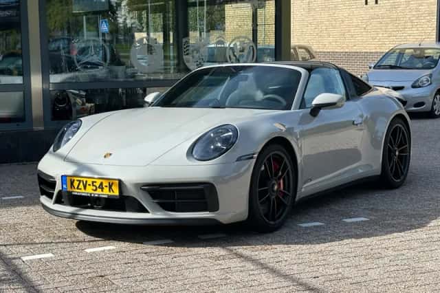 Porsche 911 (2024) thumbnail 3