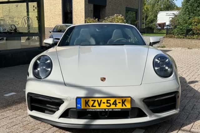 Porsche 911 (2024) thumbnail 4