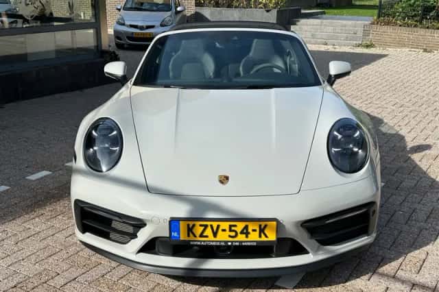 Porsche 911 (2024) thumbnail 5