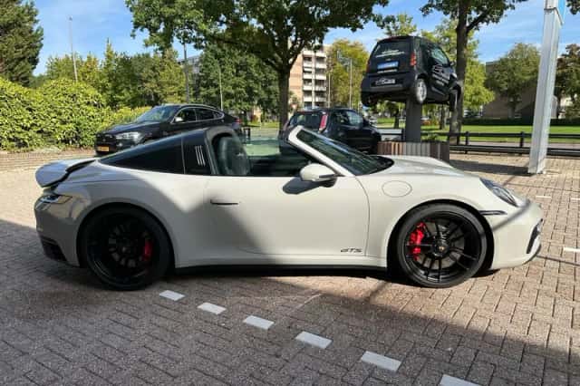 Porsche 911 (2024) thumbnail 6