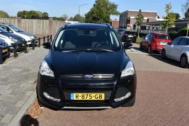 Ford Kuga (2013) thumbnail 2