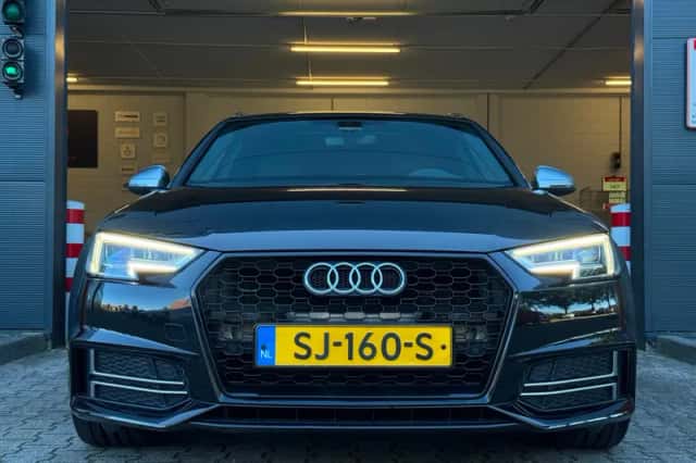 Audi A4 (2018) thumbnail 2