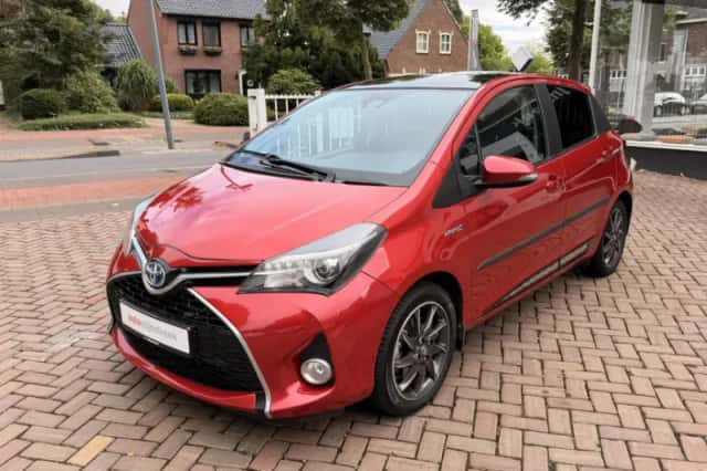 Toyota Yaris (2016) thumbnail 3