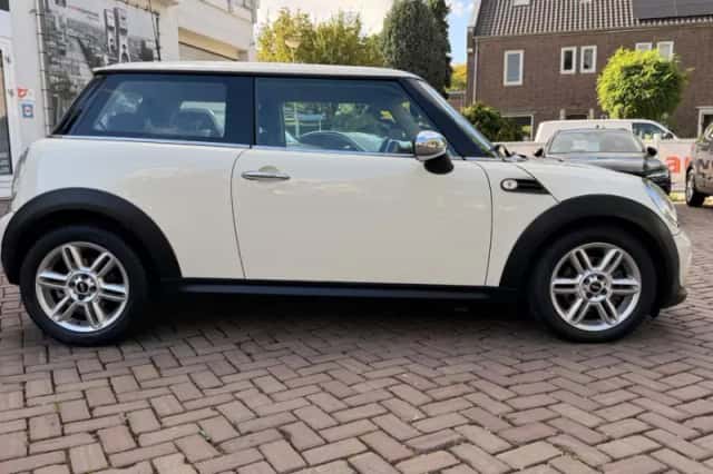 MINI One (2013) thumbnail 6