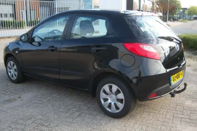 Mazda 2 (2011) thumbnail 3