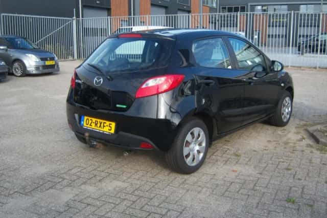 Mazda 2 (2011) thumbnail 5
