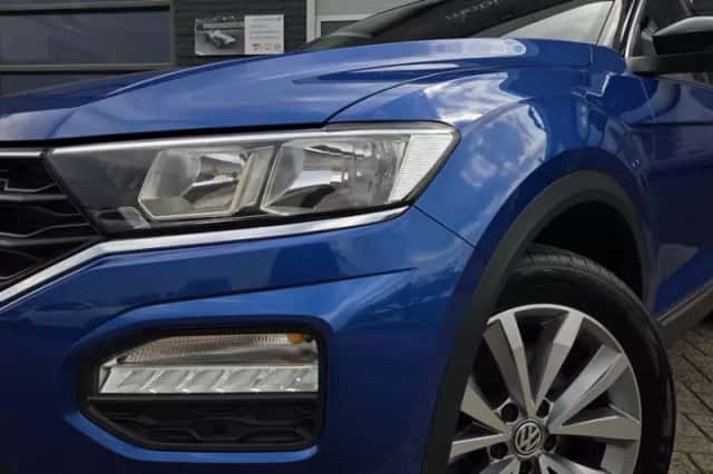 Volkswagen T-Roc (2018) thumbnail 2