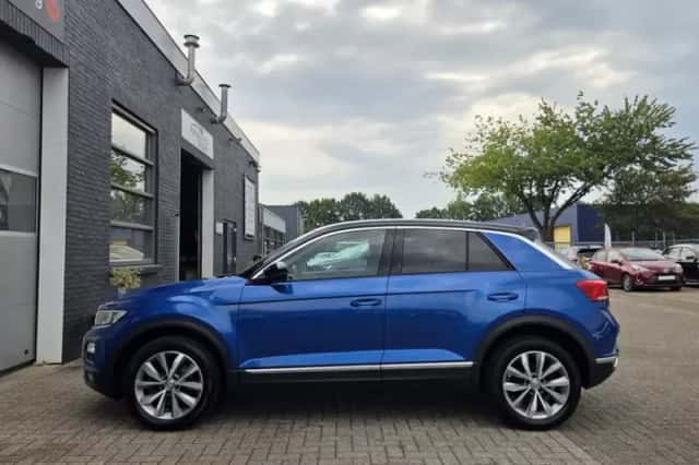 Volkswagen T-Roc (2018) thumbnail 3