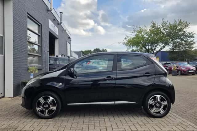 Toyota Aygo (2015) thumbnail 2