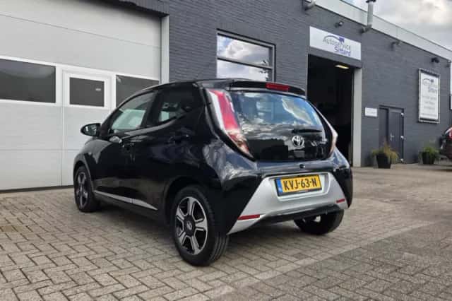 Toyota Aygo (2015) thumbnail 3
