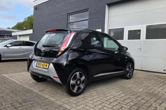 Toyota Aygo (2015) thumbnail 5