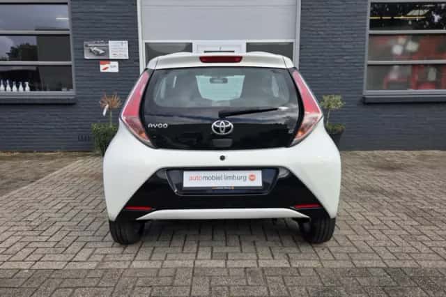 Toyota Aygo (2017) thumbnail 4