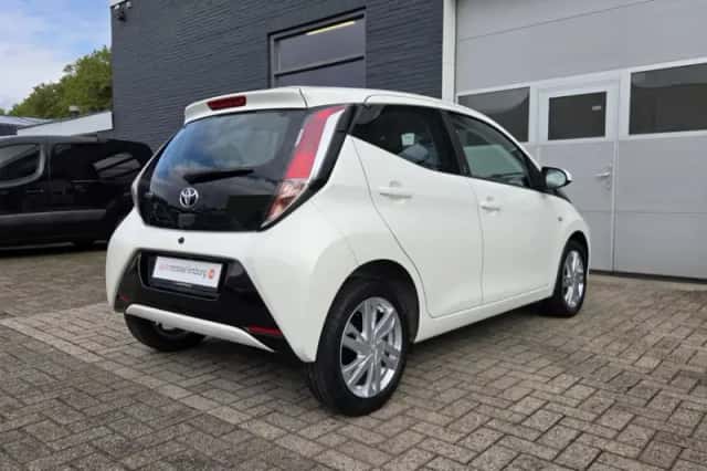 Toyota Aygo (2017) thumbnail 5