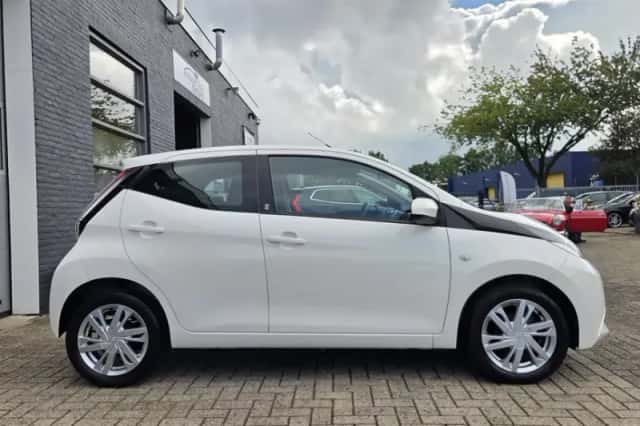 Toyota Aygo (2017) thumbnail 6