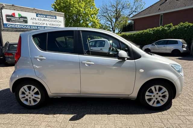 Opel Agila (2011) thumbnail 4