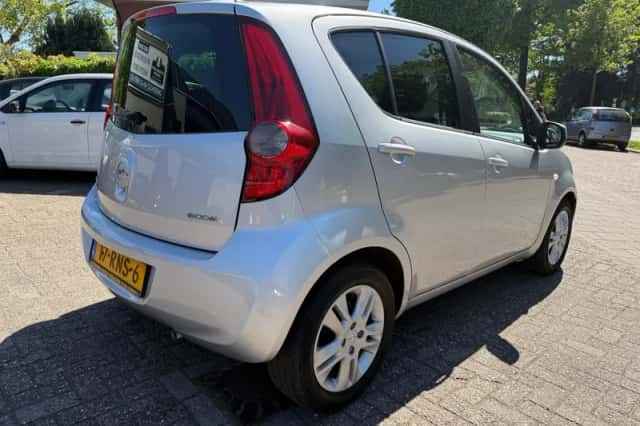 Opel Agila (2011) thumbnail 5
