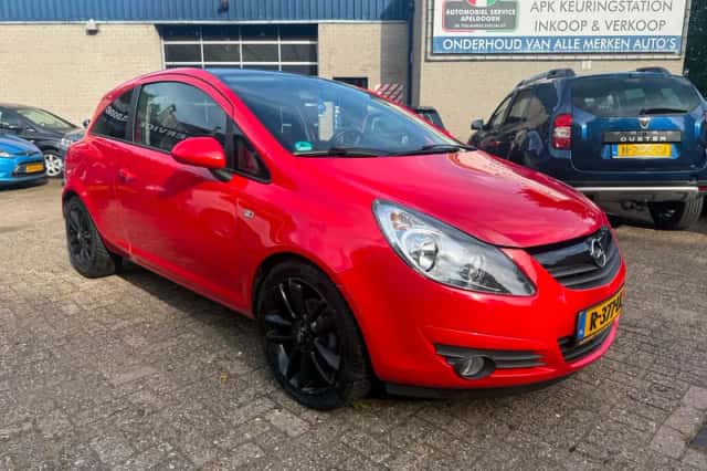 Opel Corsa (2010) thumbnail 3