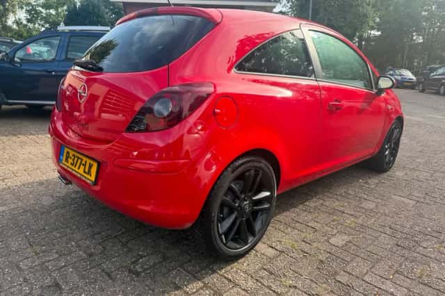 Opel Corsa (2010) thumbnail 5