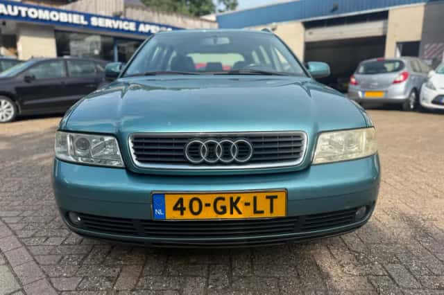 Audi A4 (2001) thumbnail 2