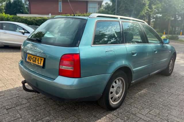 Audi A4 (2001) thumbnail 5