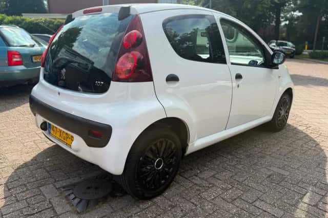 Peugeot 107 (2012) thumbnail 5