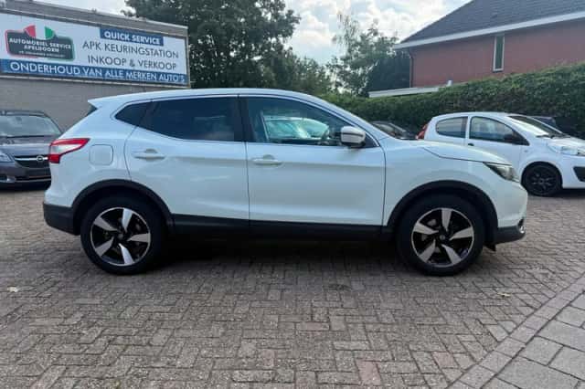 Nissan Qashqai (2016) thumbnail 4