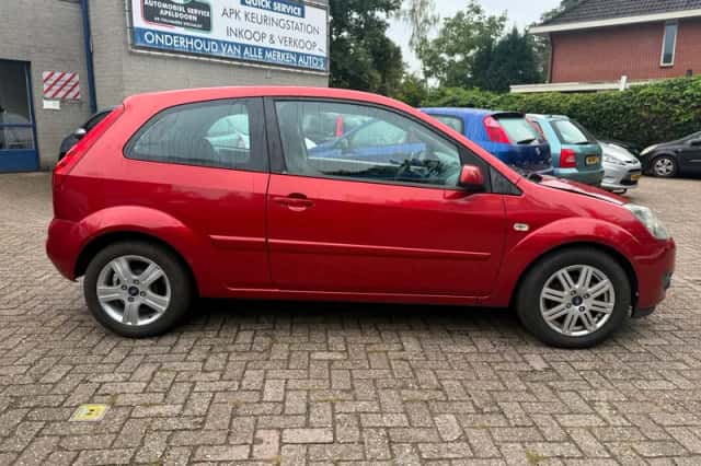 Ford Fiesta (2007) thumbnail 4