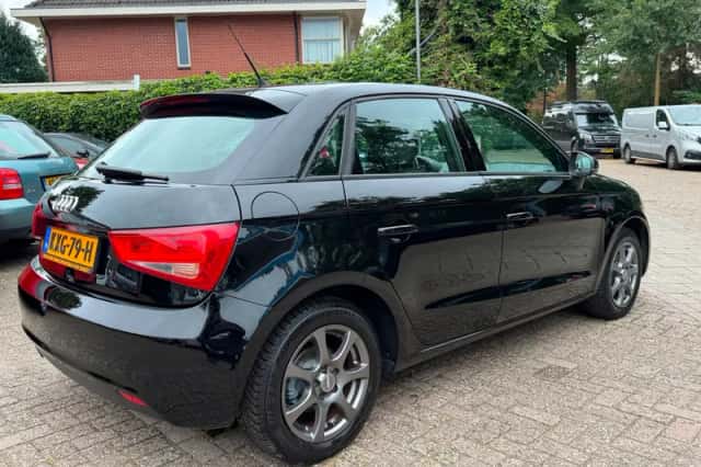 Audi A1 (2012) thumbnail 5