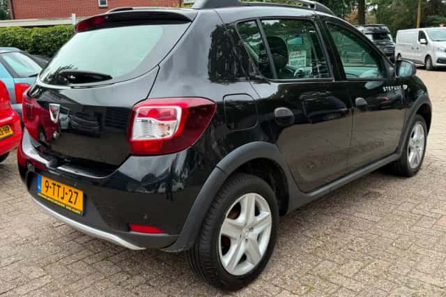 Dacia Sandero (2014) thumbnail 6