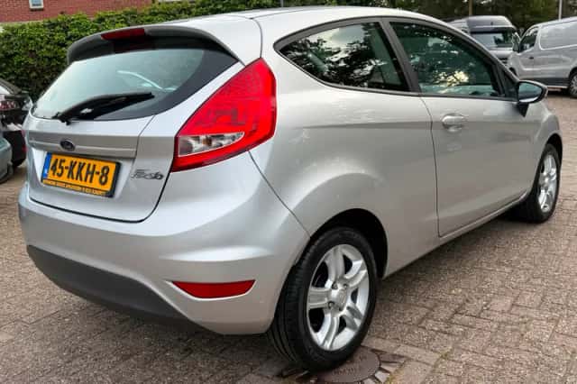Ford Fiesta (2010) thumbnail 5