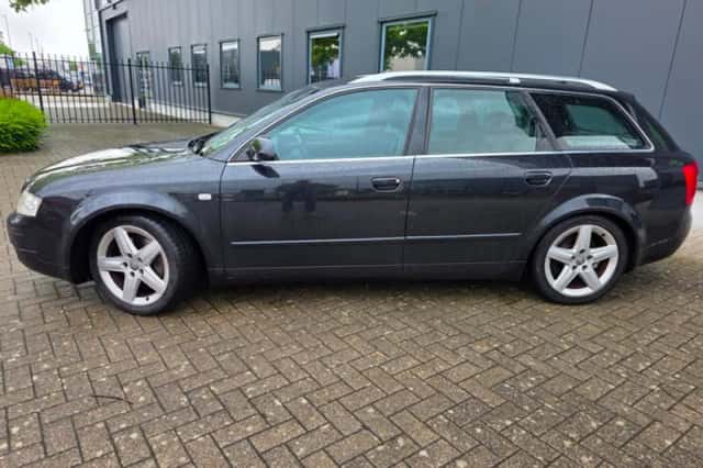 Audi A4 (2004) thumbnail 3