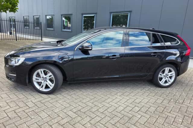 Volvo V60 (2015) thumbnail 3
