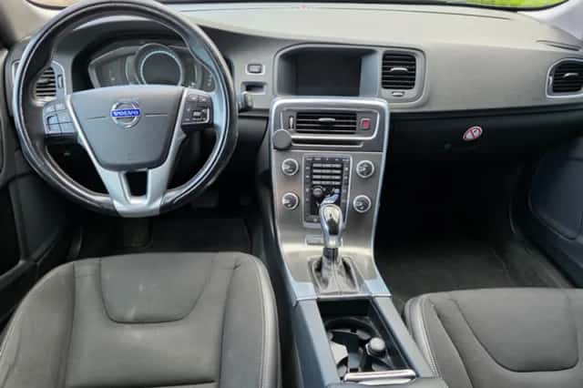 Volvo V60 (2015) thumbnail 4