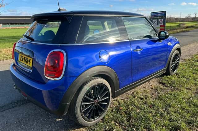 MINI Cooper (2018) thumbnail 2