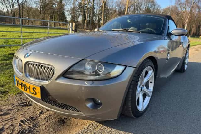 BMW Z4 (2004) thumbnail 2