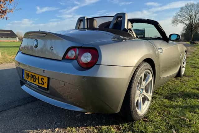 BMW Z4 (2004) thumbnail 3