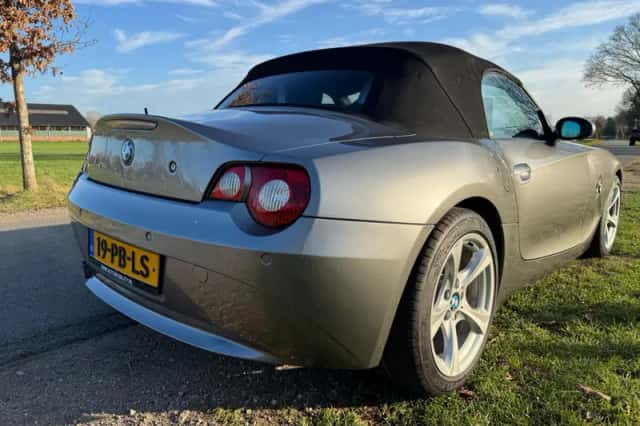 BMW Z4 (2004) thumbnail 4