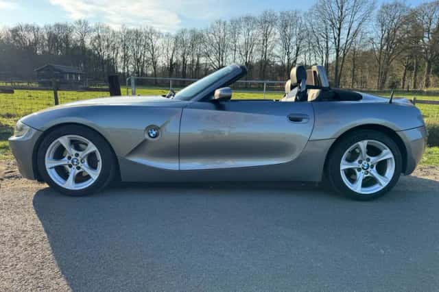 BMW Z4 (2004) thumbnail 5