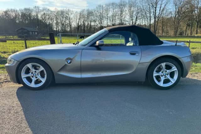 BMW Z4 (2004) thumbnail 6