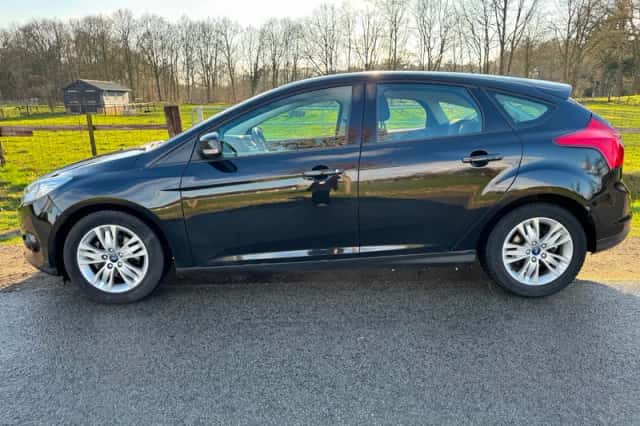 Ford Focus (2014) thumbnail 3
