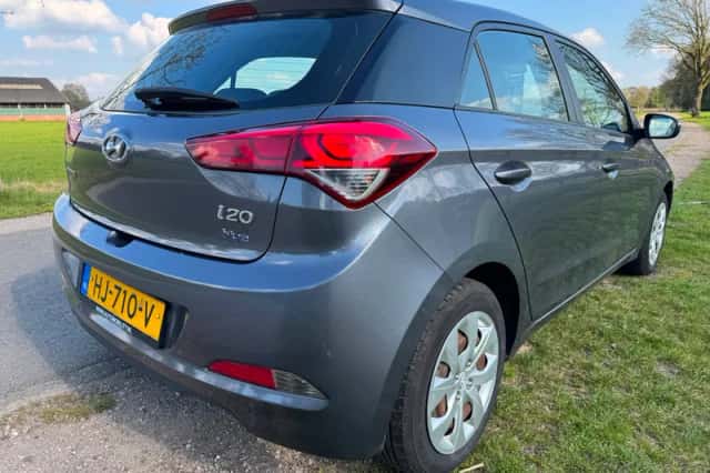 Hyundai i20 (2015) thumbnail 2