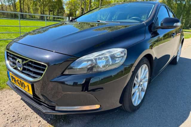 Volvo V40 (2014) thumbnail 1