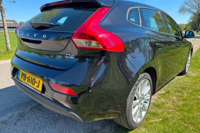 Volvo V40 (2014) thumbnail 2